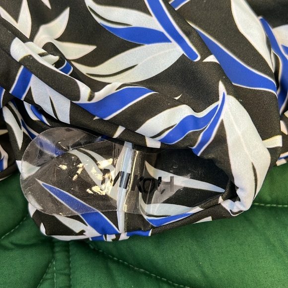 NWT (Hygienic liner attached) Mikoh bird of paradise one pc swimsuit. Blk/Blue - Picture 5 of 5